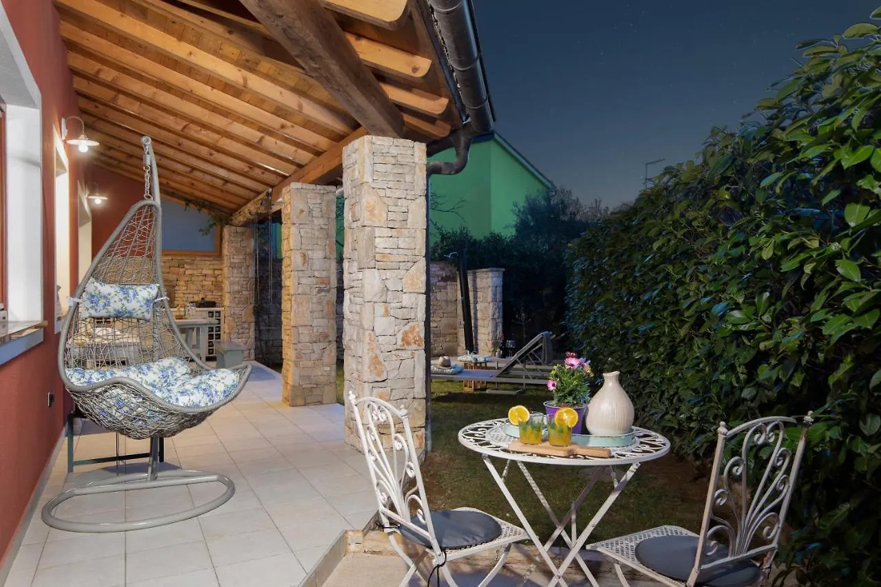 Holiday home Poiai Stonehouse With Jacuzzi Villa Peroj